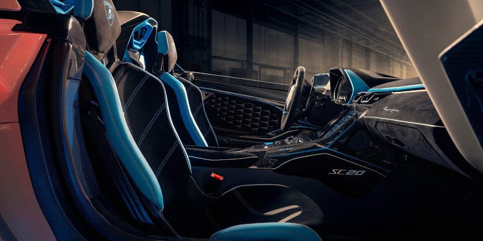 Kunde lässt sich Lambo ohne Dach & Scheiben anfertigen