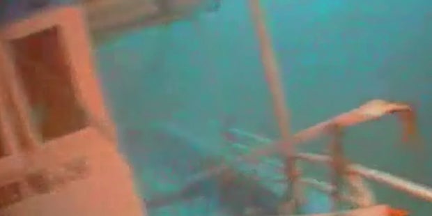 Schiffsunglück: Mutter umarmt ihr Baby noch am Meeresgrund