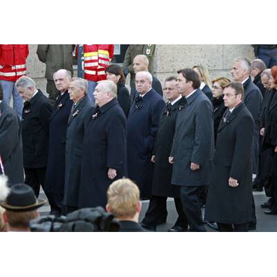 Politik und Prominenz trauern um Haider