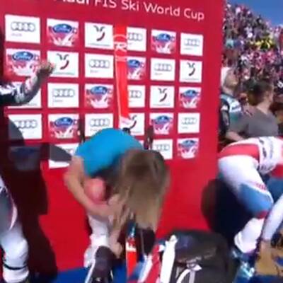 Hier strippt Lara Gut