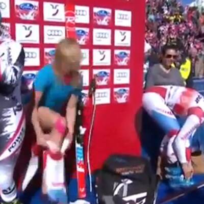 Hier strippt Lara Gut