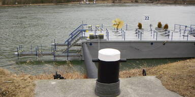 Ramponierte Schiffsanlegestelle D&uuml;rnstein wieder offen