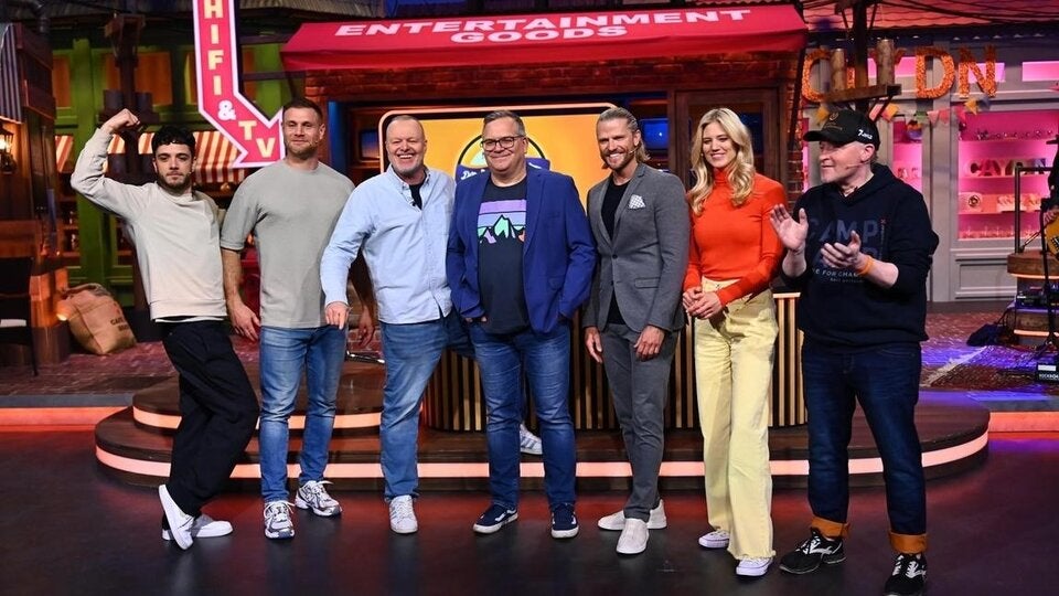 Luca Hänni, Mimi Kraus, Gastgeber Stefan Raab, Spielleiter Elton, Paul Janke, Larissa Marolt und Joey Kelly