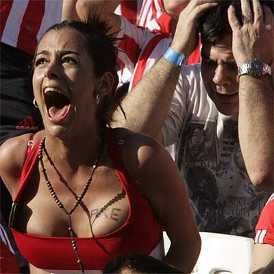 Larissa weinte bei Paraguays WM-Out