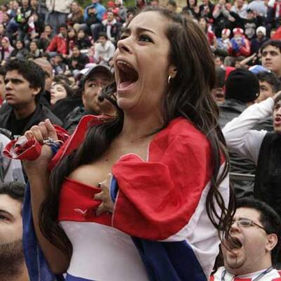 Larissa bietet irre Nackt-Wette an