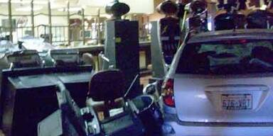 Auto rast in Las Vegas ins Casino