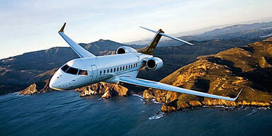 Hier zeigt Lauda seinen neuen Flieger