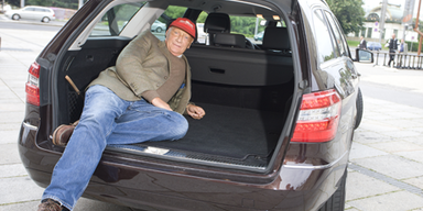 Niki Lauda testet den E250 CDI T