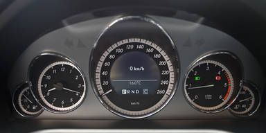 Niki Lauda testet den E250 CDI T