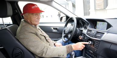 Niki Lauda testet den E250 CDI T