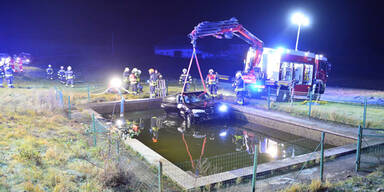 Lenker crasht in L&ouml;schteich und ertrinkt