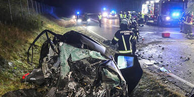 48-j&auml;hrige Pkw-Lenkerin bei Fontalcrash eingeklemmt &ndash; tot