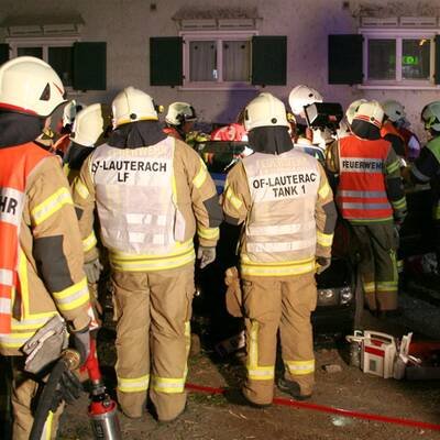 Autorennen endet an Hausmauer