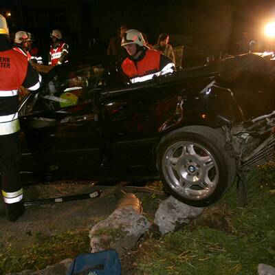 Autorennen endet an Hausmauer