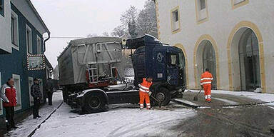 LKW kracht gegen Lavamünder Kirche