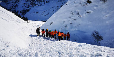 15-J&auml;hriger nach Lawinenabgang im Zillertal in Klinik gestorben