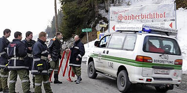 Lawine reißt Auto auf Zillertaler Straße mit