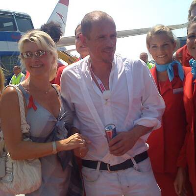 Promis im Life-Ball-Flieger