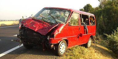 Kleinbus-Crash auf der A9: 7 Verletzte 