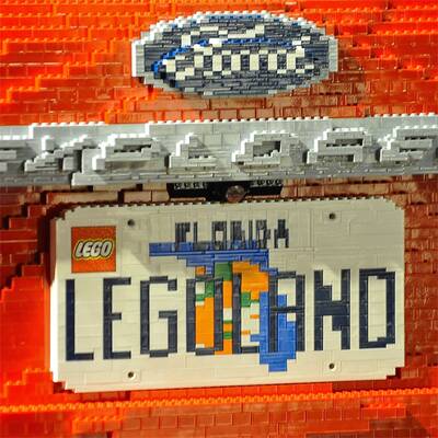 Auto aus 380.000 Legosteinen gebaut