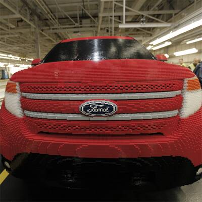 Auto aus 380.000 Legosteinen gebaut