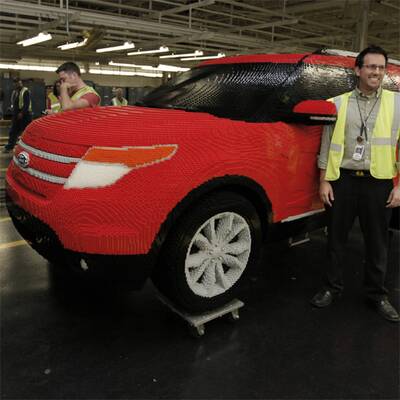Auto aus 380.000 Legosteinen gebaut