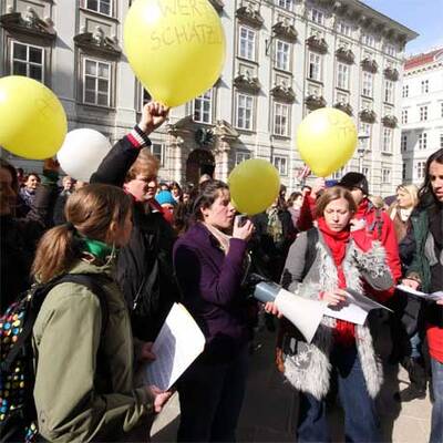 Lehrer-Demo vor dem Unterrichtsministerium