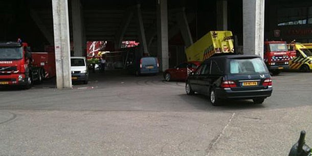 Stadion-Dach eingestürzt: Tote, Verletzte