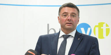 SP&Ouml; kritisiert Regierung: 'Jeden Tag ein Flugzeugabsturz&ldquo;