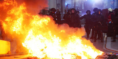 Schwere Randale bei Neonazi-Demo