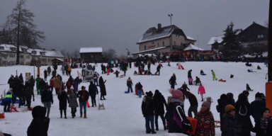 Massen ohne Maske und Abstand am Semmering