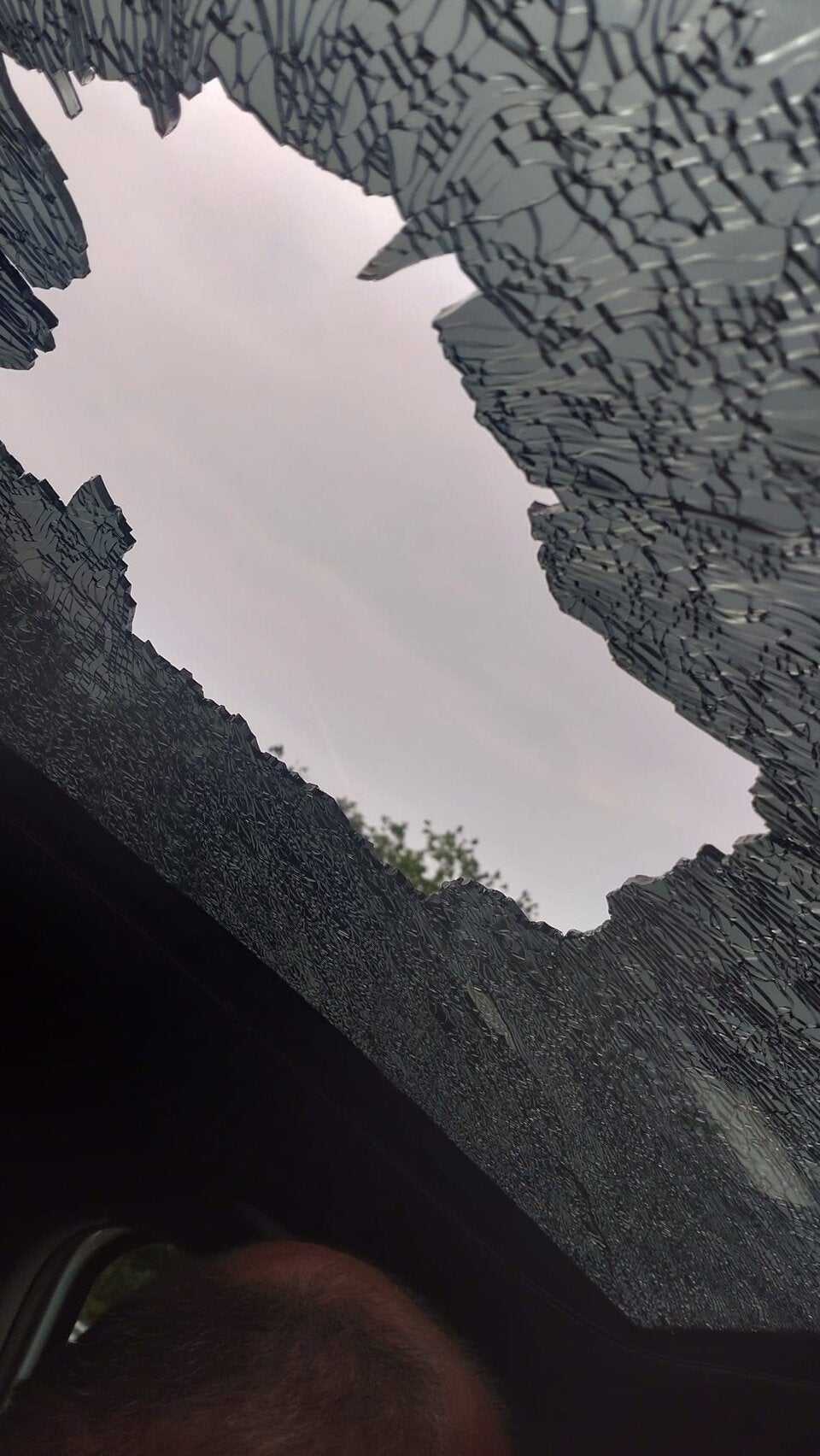 Stein von autobahnbrücke