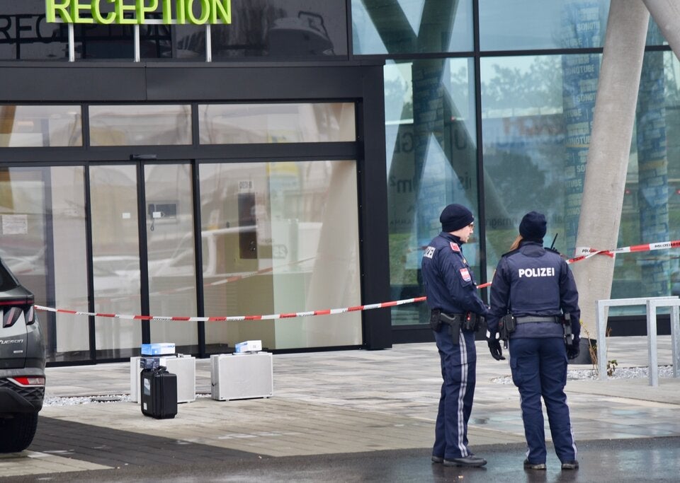 Schüler 13 stürzt in dne Tod Wr. Neudorf Hotel