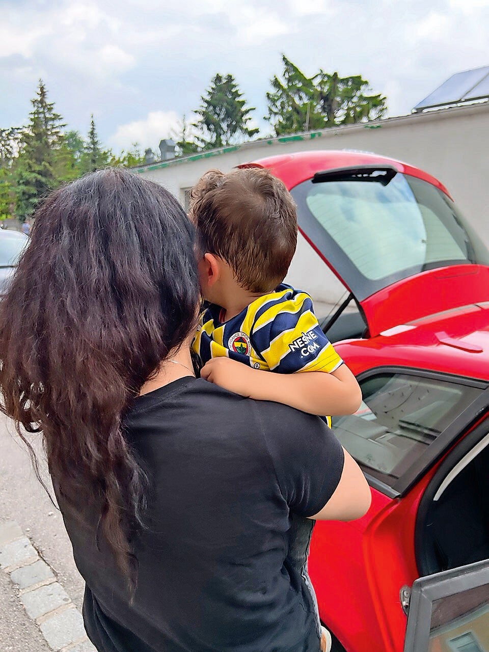 Kleiner Fenerbahçe-Fan war in Auto eingesperrt