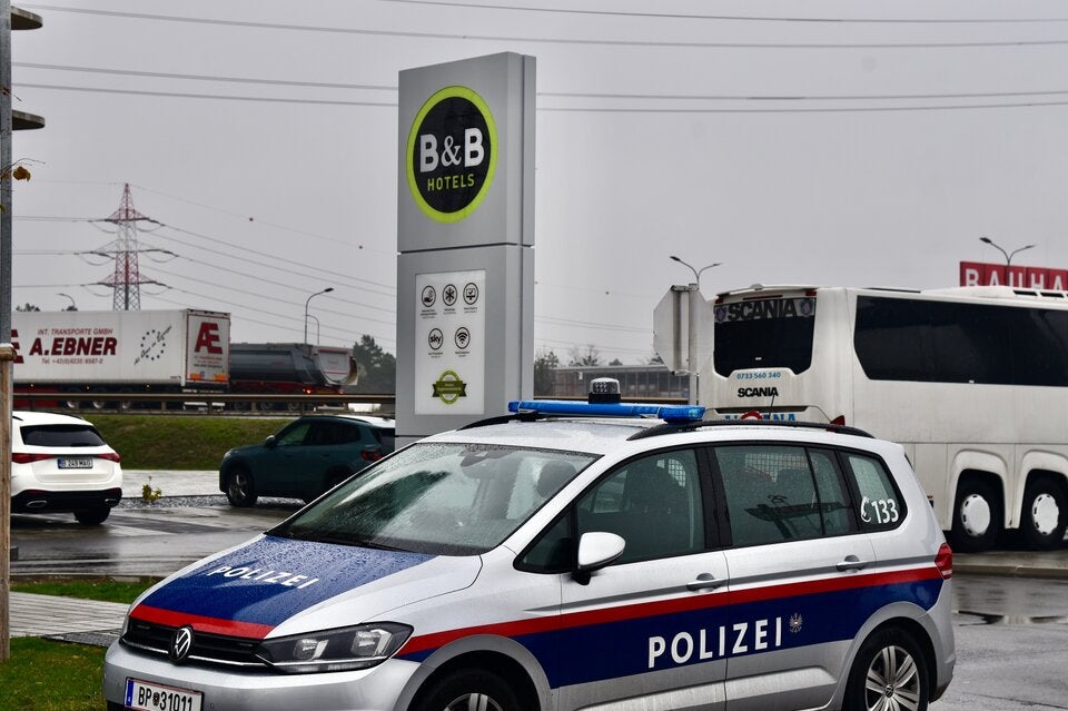 Schüler 13 stürzt in dne Tod Wr. Neudorf Hotel