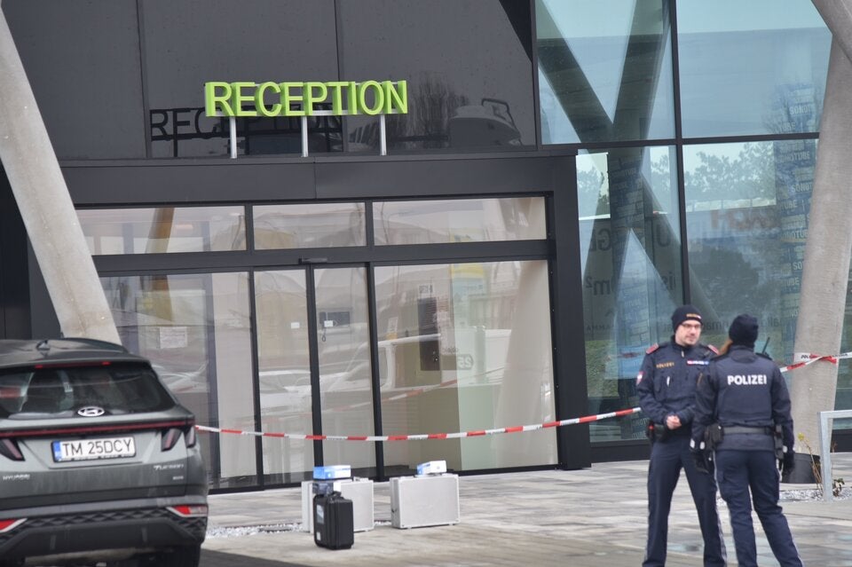 Schüler 13 stürzt in dne Tod Wr. Neudorf Hotel