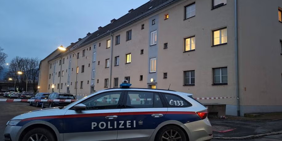 In diesem Haus in Leoben ging eine Mutter mit dem Messer auf ihren 11-Jährigen Sohn  los. Der Teenie verblutete.