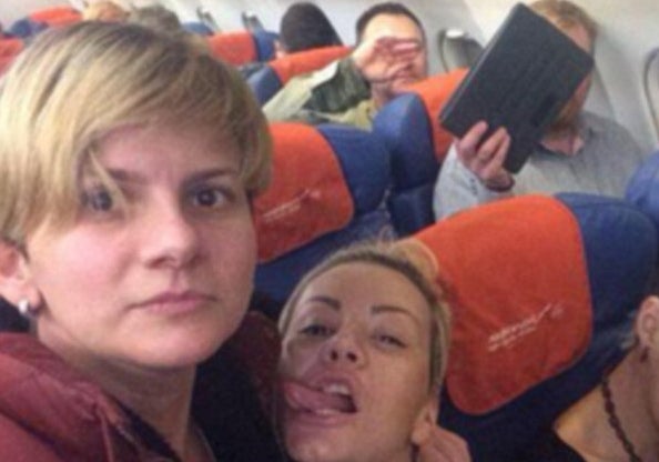 Lesben-Kuss vor Putins Schwulen-Hetzer