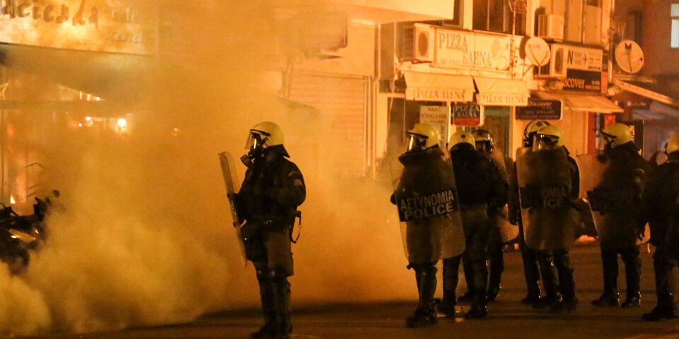 Proteste gegen Migranten-Lager eskalieren