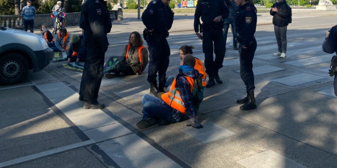 Klima-Kleber blockieren erneut Verkehr in Wien