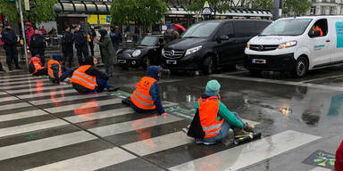 Klima-Kleber sorgen für nächstes Verkehrschaos