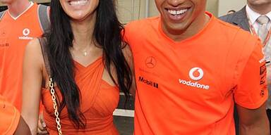 Hier feiert Hamilton mit seiner Pussycat Doll