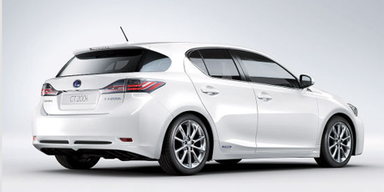 Der Lexus CT200h auf dem Pariser Autosalon
