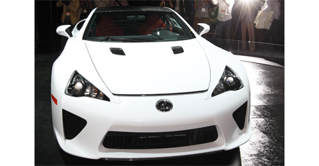 Der Lexus LF-A kommt mit einem 560 PS V10