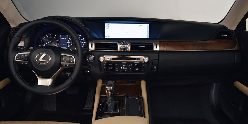 Lexus greift mit dem GS 200t an