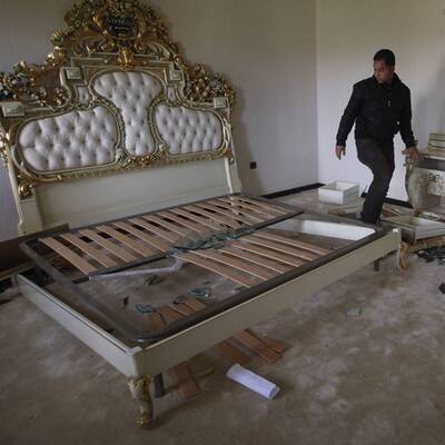 Gaddafis Quartier zerstört