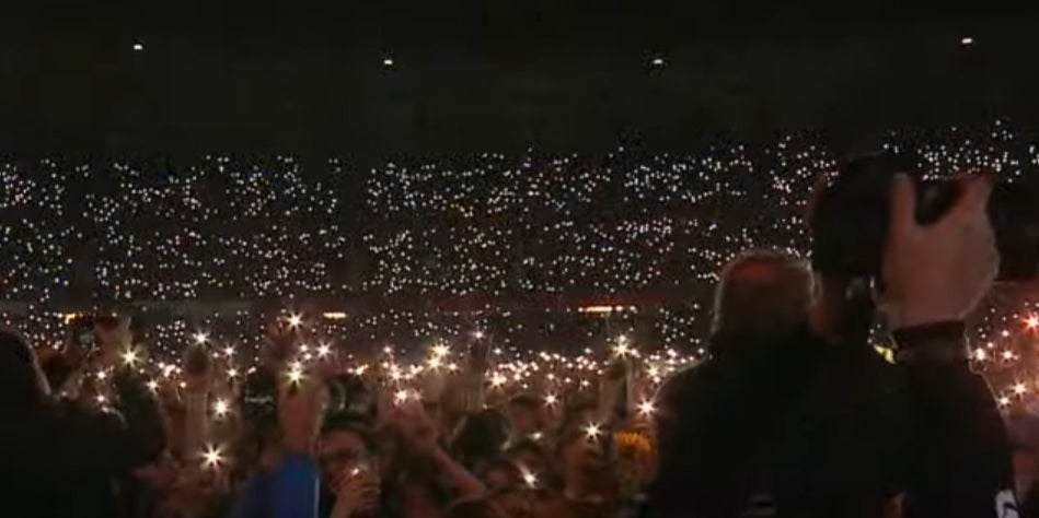 Lichtermeer für Ukraine-Frieden in Happel-Stadion