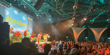 Lichterkinder begeistern die Zuschauer.