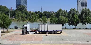 Die ersten Lkw rollten schon an.