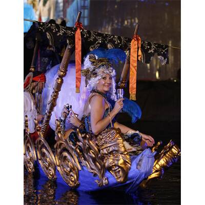 Blue Carpet: Die besten Kostüme am Life Ball